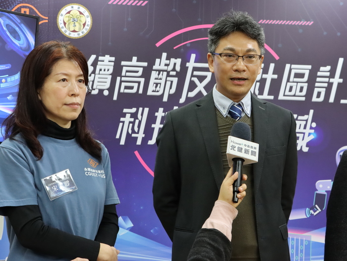 楊主秘接受記者採訪圖片